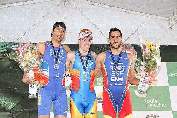 Fernando Alarza wins the European Cup triathlon held in Quarteira