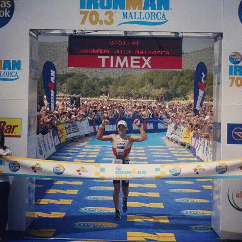 Eneko Llanos gana el Ironman de Mallorca