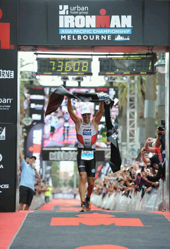 Eneko Llanos logra la victoria en el Ironman de Melbourne