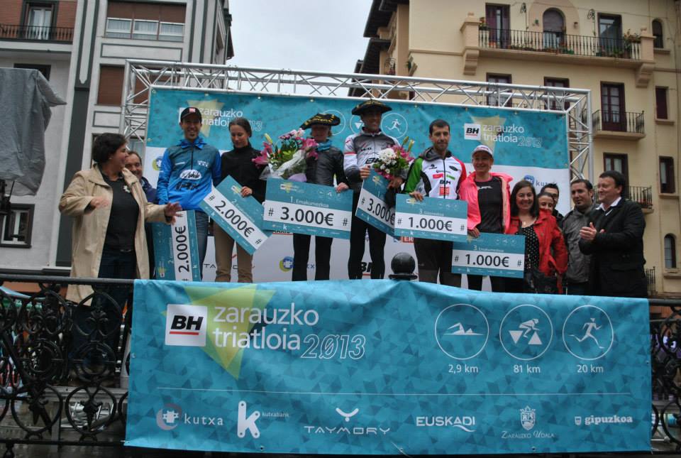 Eneko Llanos y Catriona Morrison vencedores del Triatlón de Zarautz