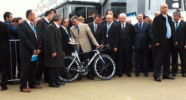 Arturo Mora continúa líder de la clasificación de sprints especiales en el Tour de Turquía