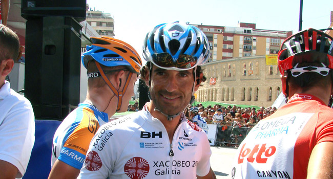 Mosquera acompaña a Nibali en el podio