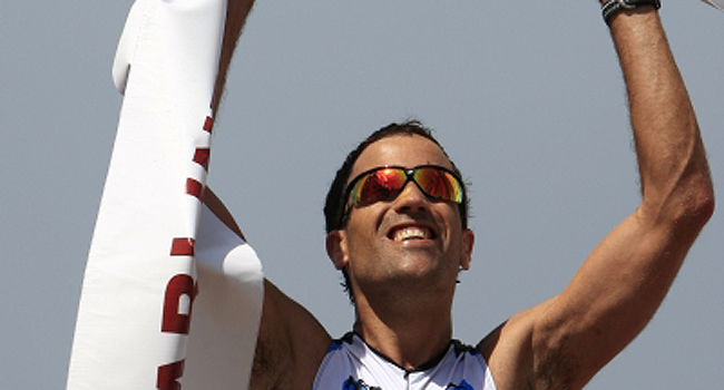 Eneko Llanos estrenará 2011 en el Triatlón de Abu Dhabi
