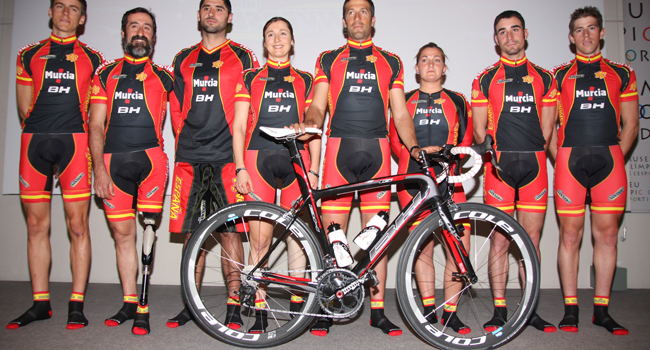 La selección española presenta su nuevo maillot para 2012